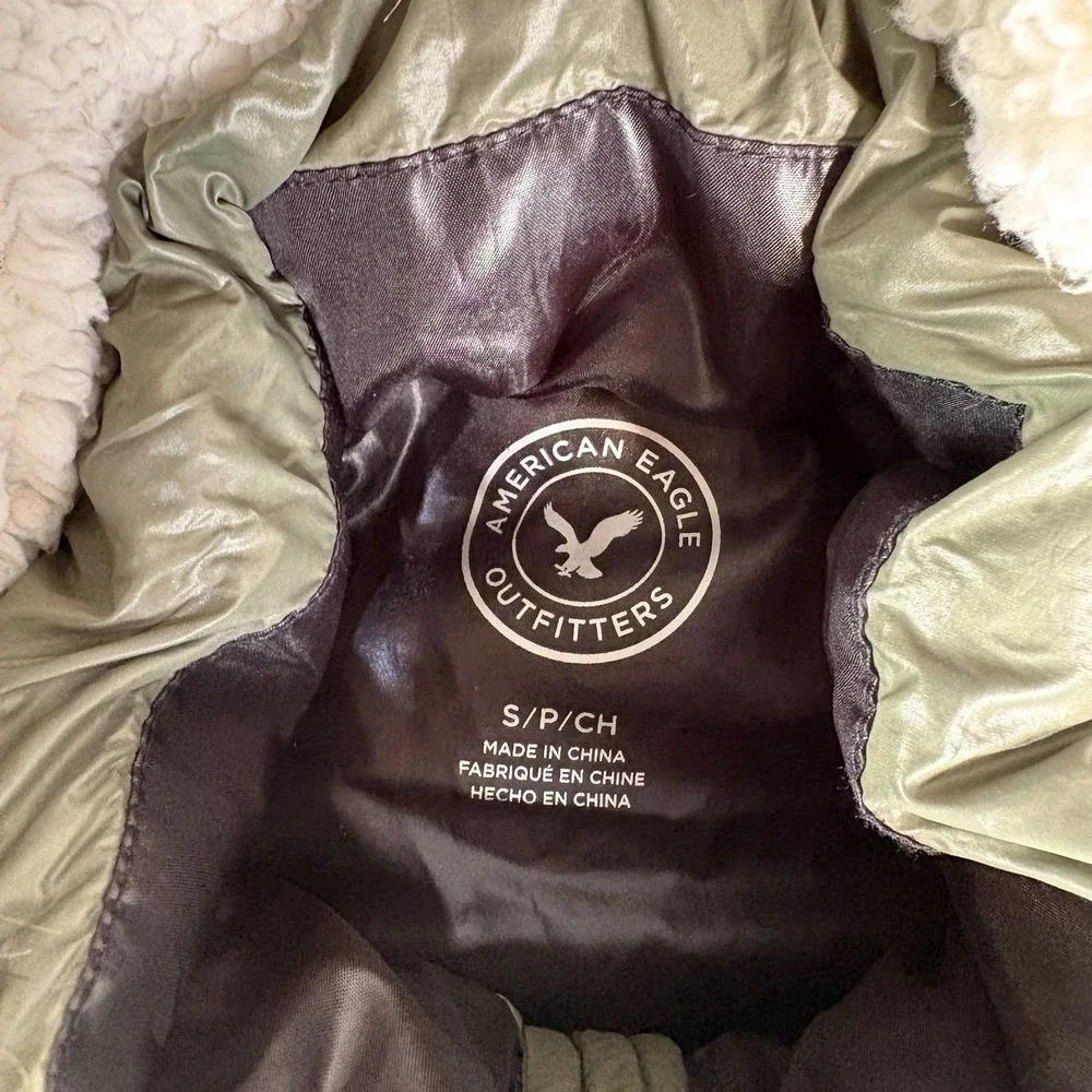 American Eagle Outfitters Duck Down Quilted Puffer Vest Green Zip Up Hood Small